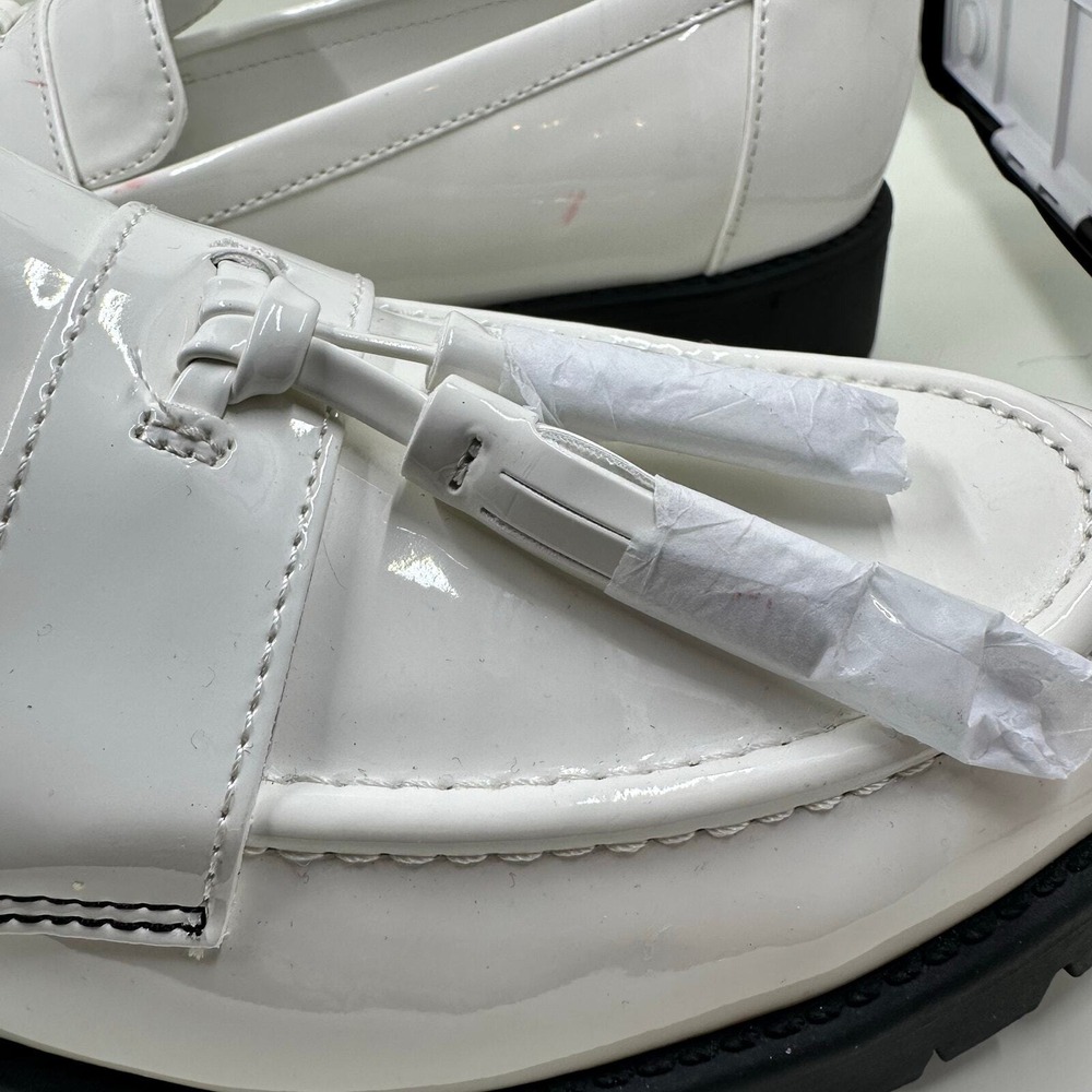 Bandolino Tassel Lug Sole Loafers 9M White Patent Leather Preppy Academia - Picture 7 of 9